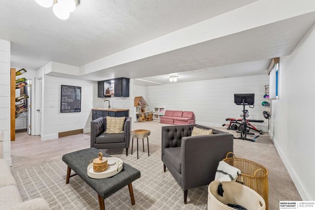 507 S 158th Street, Omaha, NE 68118