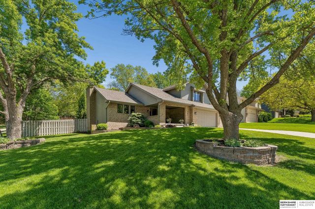 507 S 158th Street, Omaha, NE 68118