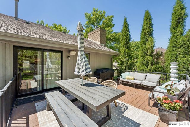 507 S 158th Street, Omaha, NE 68118
