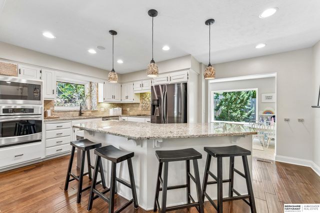 507 S 158th Street, Omaha, NE 68118