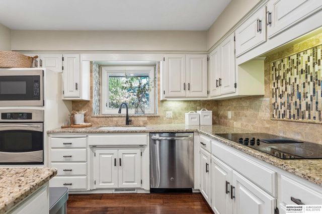 507 S 158th Street, Omaha, NE 68118