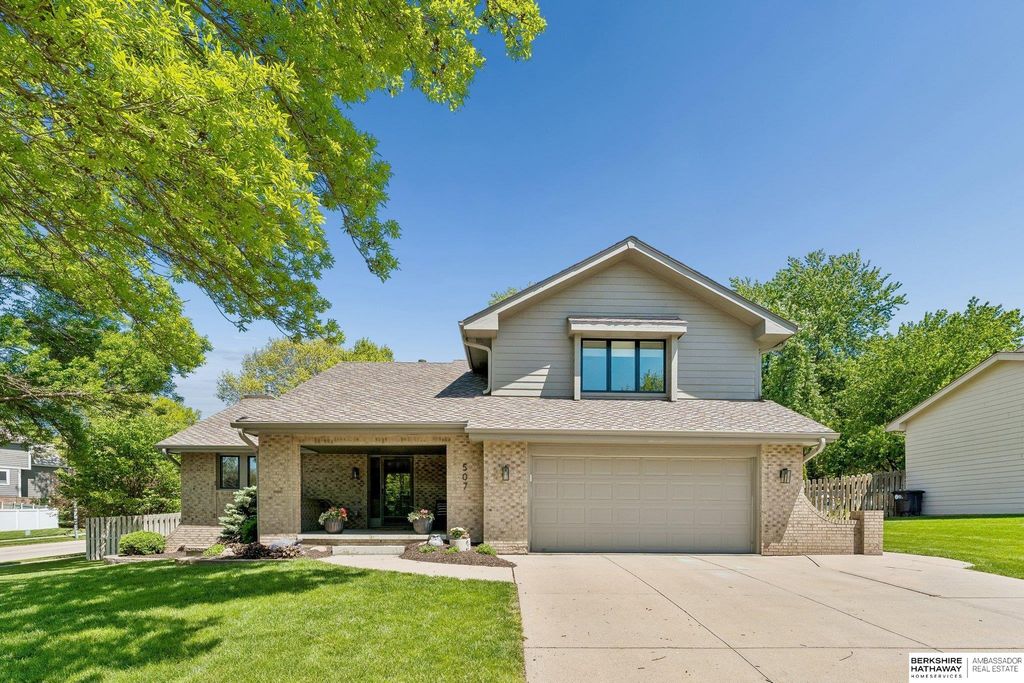 507 S 158th Street, Omaha, NE 68118