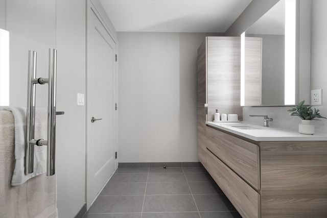 135 Seaport Blvd 1902, Boston, MA 02210