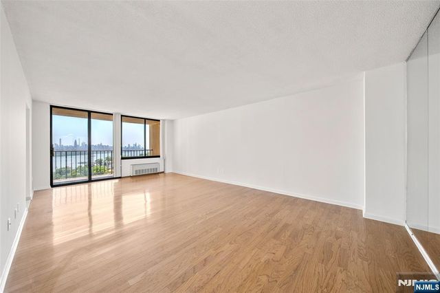 200 Winston Drive 1518, Cliffside Park, NJ 07010
