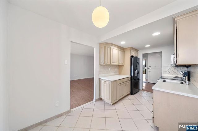 200 Winston Drive 1518, Cliffside Park, NJ 07010