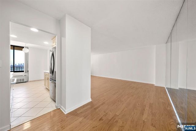 200 Winston Drive 1518, Cliffside Park, NJ 07010