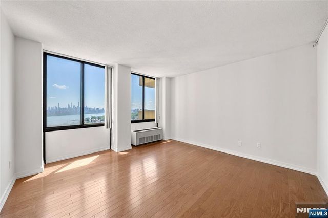 200 Winston Drive 1518, Cliffside Park, NJ 07010