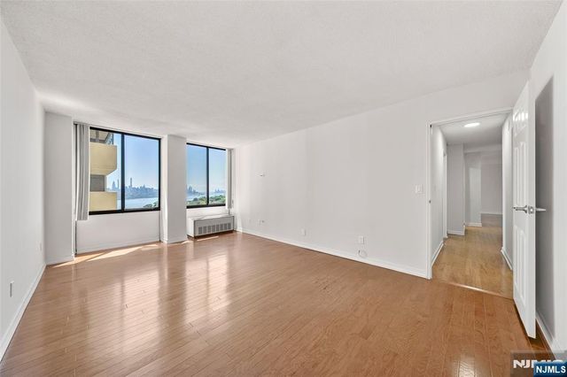 200 Winston Drive 1518, Cliffside Park, NJ 07010