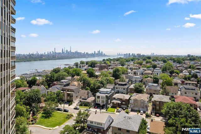 200 Winston Drive 1518, Cliffside Park, NJ 07010