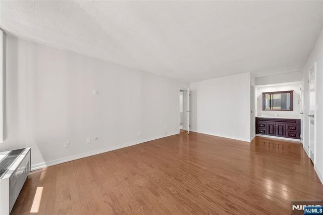 200 Winston Drive 1518, Cliffside Park, NJ 07010