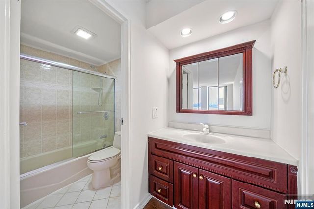 200 Winston Drive 1518, Cliffside Park, NJ 07010