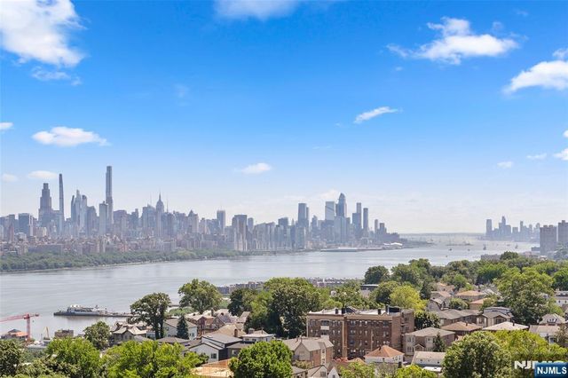 200 Winston Drive 1518, Cliffside Park, NJ 07010