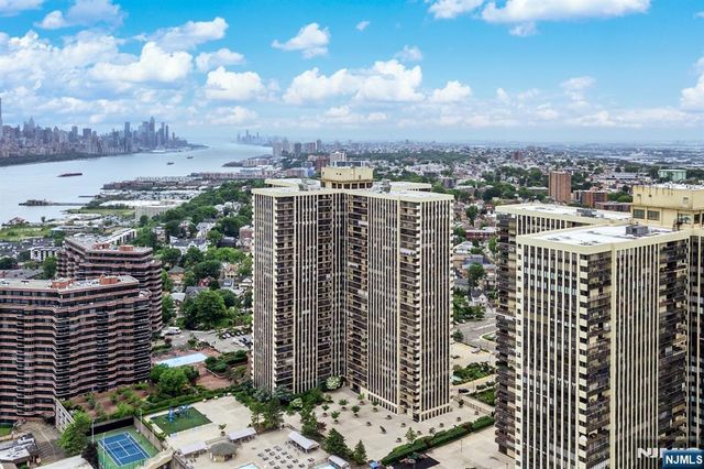 200 Winston Drive 1518, Cliffside Park, NJ 07010