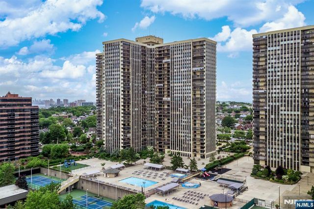 200 Winston Drive 1518, Cliffside Park, NJ 07010