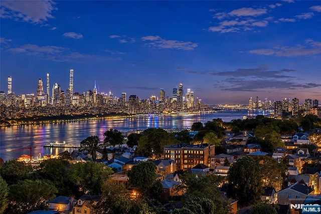 200 Winston Drive 1518, Cliffside Park, NJ 07010