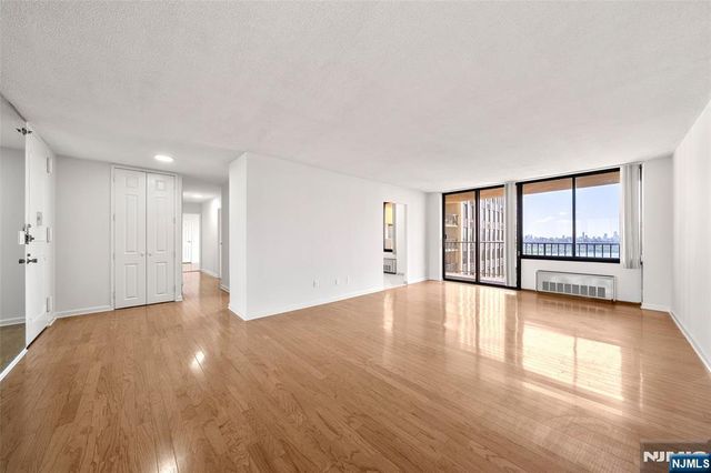 200 Winston Drive 1518, Cliffside Park, NJ 07010