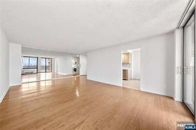200 Winston Drive 1518, Cliffside Park, NJ 07010