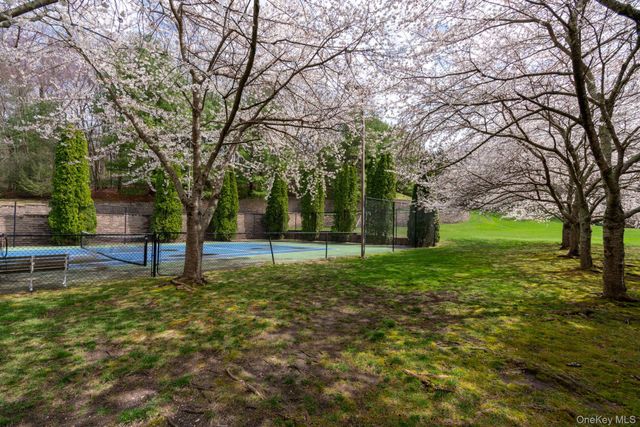 660 Chicken Valley Road, Matinecock, NY 11560