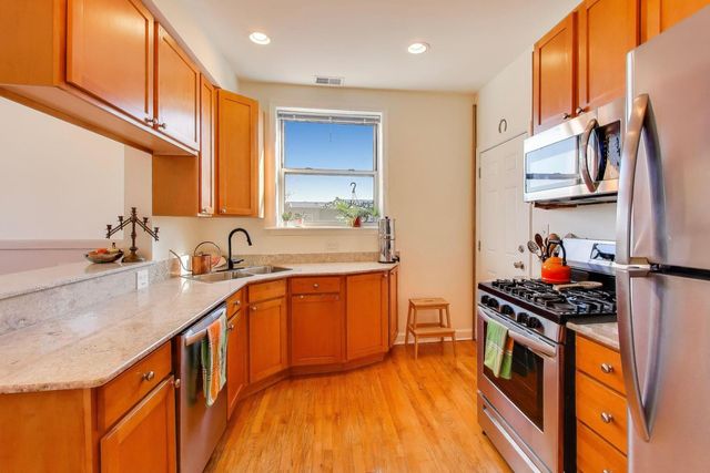 1524 W Fargo Avenue 3N, Chicago, IL 60626