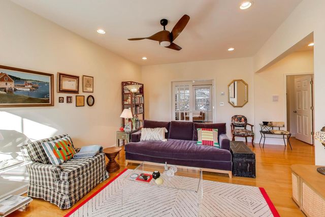 1524 W Fargo Avenue 3N, Chicago, IL 60626