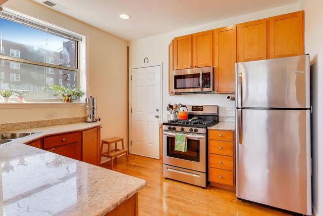 1524 W Fargo Avenue 3N, Chicago, IL 60626