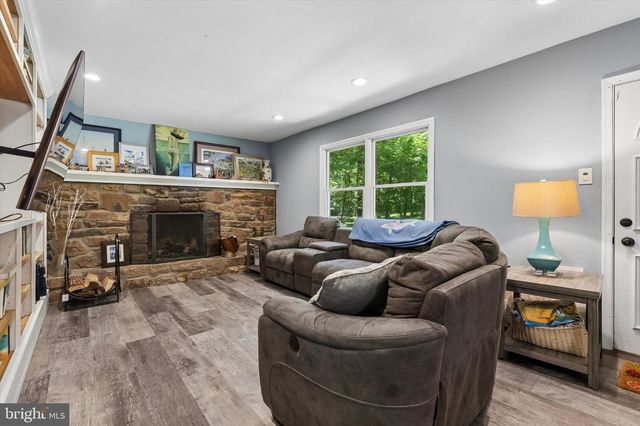 302 W FERRY RD, Yardley, PA 19067