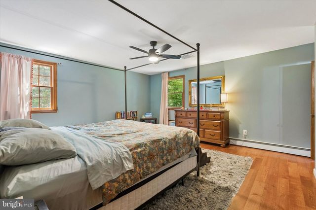 302 W FERRY RD, Yardley, PA 19067