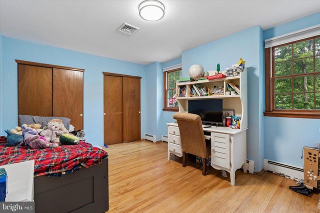302 W FERRY RD, Yardley, PA 19067