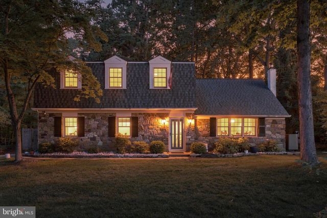 302 W FERRY RD, Yardley, PA 19067