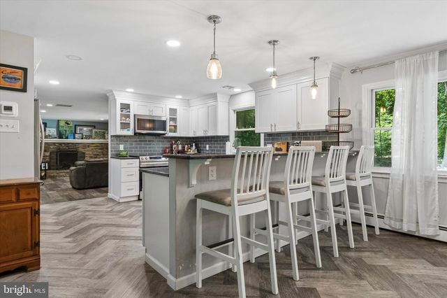 302 W FERRY RD, Yardley, PA 19067