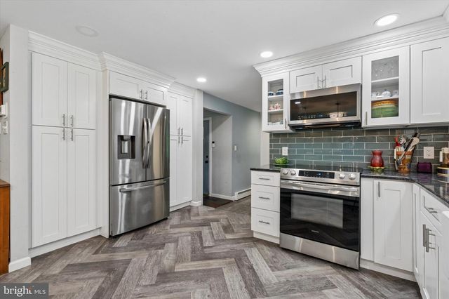 302 W FERRY RD, Yardley, PA 19067