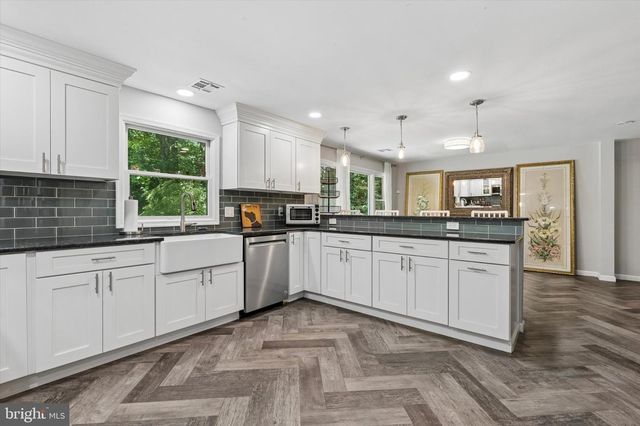 302 W FERRY RD, Yardley, PA 19067