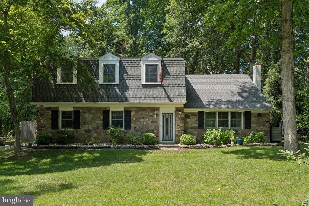302 W FERRY RD, Yardley, PA 19067