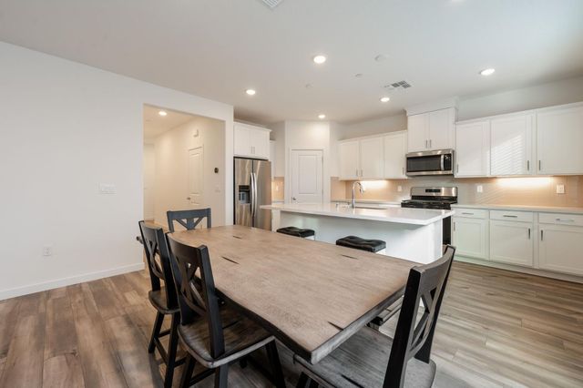 2071 Brown St, Lincoln, CA 95648