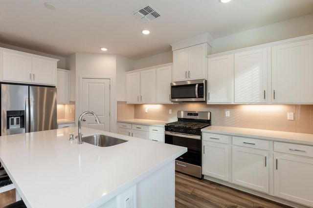 2071 Brown St, Lincoln, CA 95648