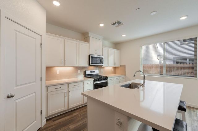 2071 Brown St, Lincoln, CA 95648