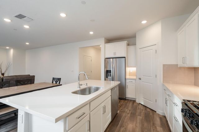 2071 Brown St, Lincoln, CA 95648