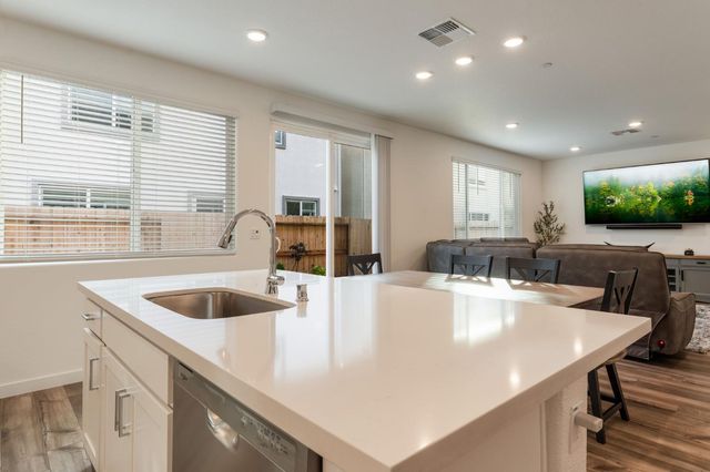 2071 Brown St, Lincoln, CA 95648