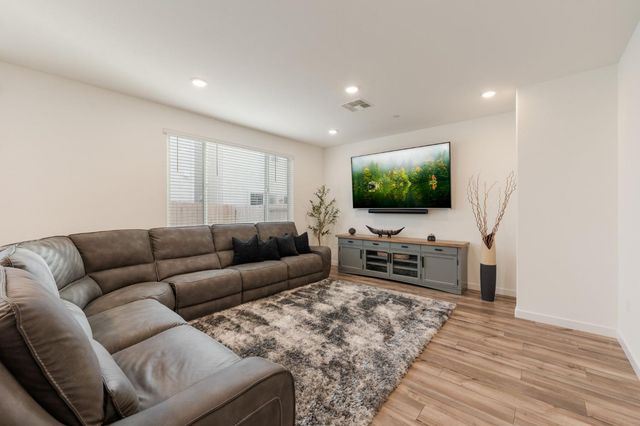 2071 Brown St, Lincoln, CA 95648