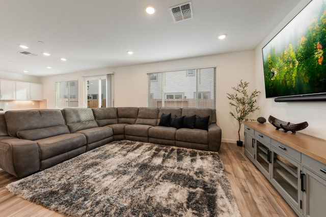 2071 Brown St, Lincoln, CA 95648