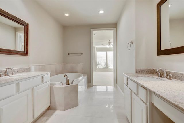 9133 Creekstone Lake Drive, Houston, TX 77054