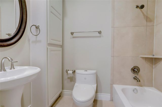 9133 Creekstone Lake Drive, Houston, TX 77054