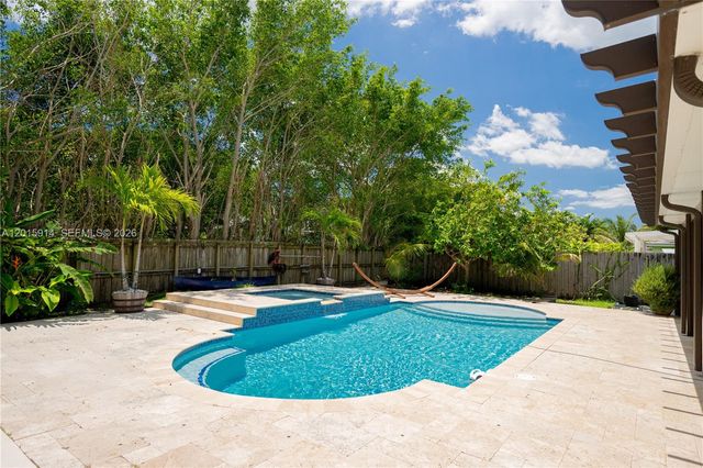 2890 NE 4th St, Homestead, FL 33033
