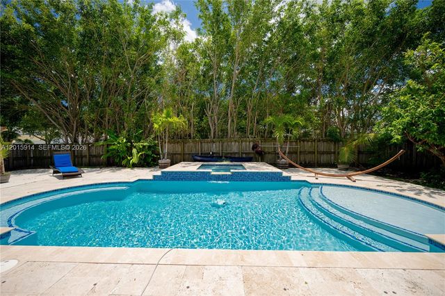 2890 NE 4th St, Homestead, FL 33033