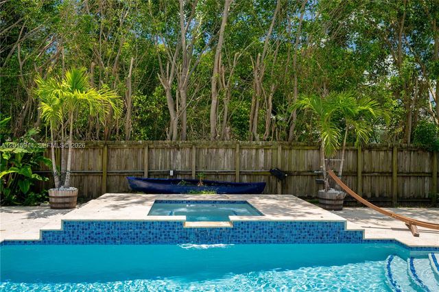 2890 NE 4th St, Homestead, FL 33033