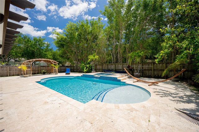 2890 NE 4th St, Homestead, FL 33033