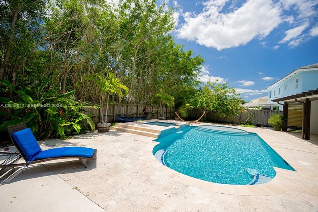 2890 NE 4th St, Homestead, FL 33033