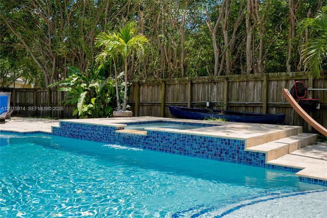 2890 NE 4th St, Homestead, FL 33033