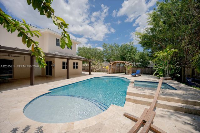 2890 NE 4th St, Homestead, FL 33033