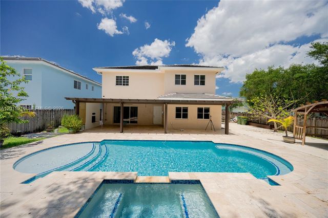 2890 NE 4th St, Homestead, FL 33033